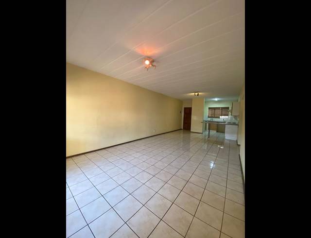 2 BEDROOM TOWNHOUSE FOR SALE IN VORNA VALLEY